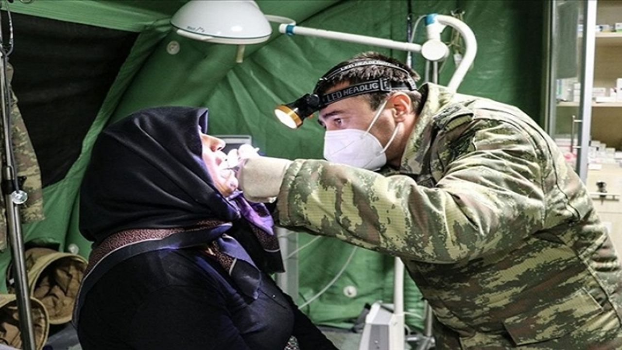 Askeri Hekimler Deprem Bölgesi Kahramanmaraş'ta Yaraları Sarıyor
