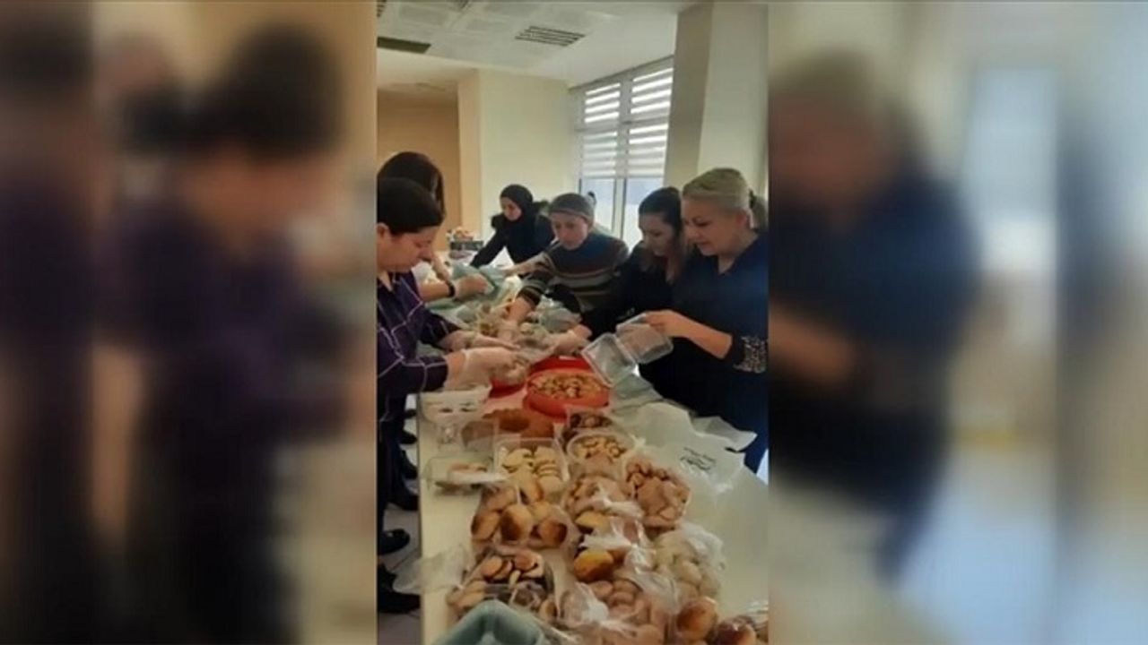 Sağlık Personelleri Yaptıkları Pastaları Deprem Bölgesine Gönderdi