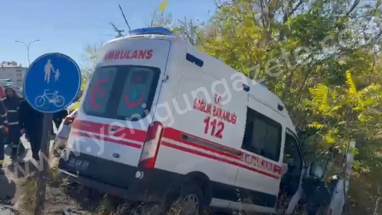 Aksaray'da Ambulans Kazası: 3'ü Sağlık Çalışanı 7 Yaralı