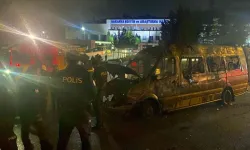 Hastane Önünde Minibüs Alev Topuna Döndü