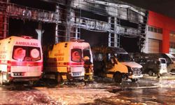 Tamirhanede Çıkan Yangında 2 Ambulans Alevlere Teslim