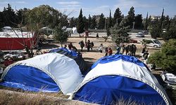 Depremin Ardından Tedbiren Boşaltılan Hastanenin Sağlık Hizmeti Çadırlarda Sürdürülüyor