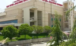 Doktora Bıçakla Saldırdılar, Güvenlik Görevlisi Yaralandı!