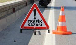 2 Otomobil Çarpıştı: 1'i Doktor 5 Kişi Yaralandı!