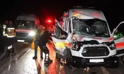 Ambulans Tırla Çarpıştı: 2 Sağlık Personeli Yaralandı