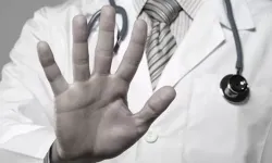 Doktorlar: 'Bıçağı Tutan Kadar Sistemi Kurana da Hesap Sorulmalı!'