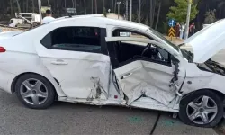 Hatay'da Ambulans ve Otomobil Çarpıştı: 5 Yaralı