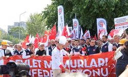 Memurlar Bakanlık Önünde Taş Kaynattı