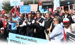 Memurlar İş Bıraktı: 'Hak Aramak İçin Buradayız'