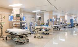 İzmir Atatürk Eğitim Araştırma Hastanesi’nde Elektrik Kesildi, Yoğun Bakım Hastaları Tahliye Edildi