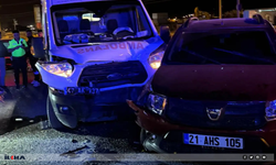 Mardin Nusaybin’de Ambulans Otomobille Çarpıştı