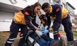 8 Yıldır Aynı Araçta Görev Yapan Sağlıkçı Çiftin “Eşli Mücadele”si