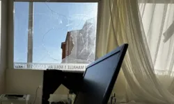 Aile Hekiminin Odasına Taşlı Saldırı: Camı Kırıp Tehdit Notu Bıraktılar