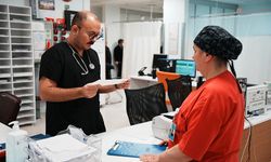 Acil Serviste Anne-Oğul Gururu: Hemşire Anne İle Doktor Oğlu Omuz Omuza Mesai Yapıyor