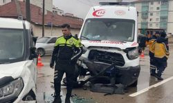 Aksaray’da Ambulans Kazası : 8 Kişi Yaralandı