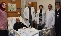 Kalbi Duran Hastayı, Peronda Bulunan Sağlık Çalışanı Hayata Döndürdü