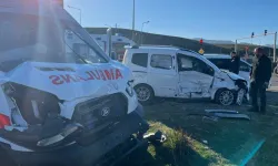 Bingöl’de Hastayı Taşıyan Ambulansa, Hasta Yakını Çarptı
