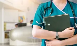 Annesini Boğmaya Çalışan Hemşire Açığa Alındı