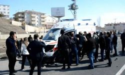 Vaka Dönüşü Ambulans TIR’la Çarpıştı: 2 Sağlık Çalışanı Yaralandı