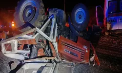 Erzurum’da Ambulans Traktöre Çarptı: Sağlık Çalışanları Dahil 4 Yaralı