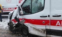 Gümüşhane’de Ambulansla Otomobil Çarpıştı: 3 Yaralı
