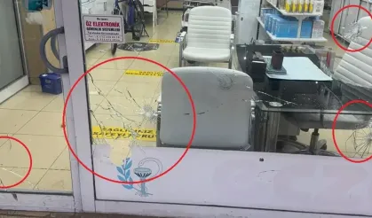 Diyarbakır’da Kapalı Eczaneye Silahlı Saldırı Kamerada