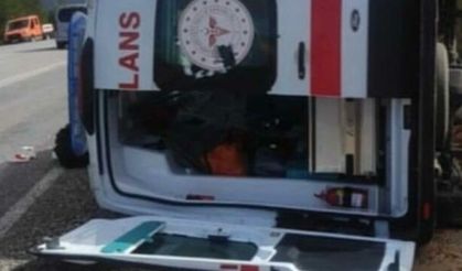 Muğla Seydikemer’de Ambulans Devrildi: 3 Sağlık Personeli Yaralandı