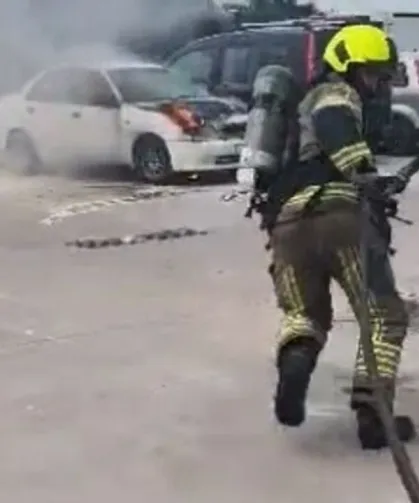 Hastane Otoparkında Otomobil Yangını Paniğe Neden Oldu