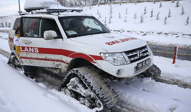 UMKE Ekiplerinin Karla Paletli Mücadelesi!