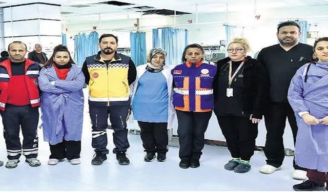 Deprem Bölgesindeki Doktorlar: Ağlayarak Çalışıyoruz