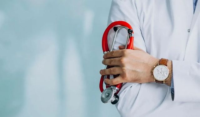 İş Bıraktığı İçin Ceza Verilen Hekim 10 Bin TL Tazminat Kazandı!