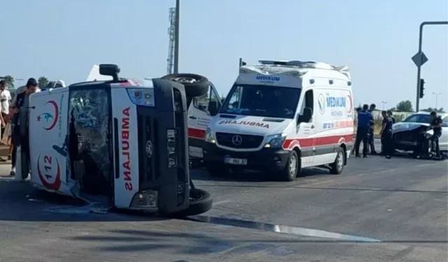 Kumluca'da Ambulans Kazası: 3 Yaralı