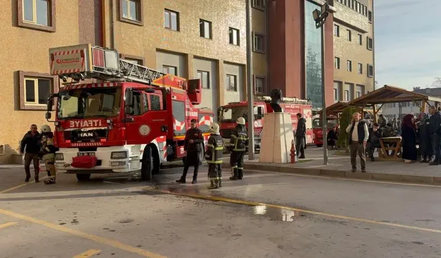 Kütahya'da Hastanede Yangın! Hastalar Tahliye Edildi