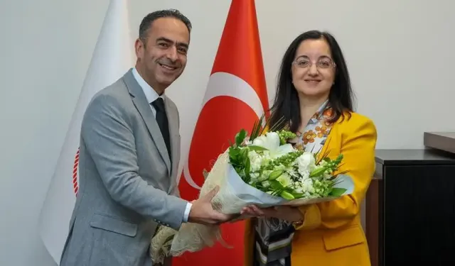 İzmir Şehir Hastanesi Başhekimi Değişti: Prof. Dr. Yaprak Üstün Göreve Başladı