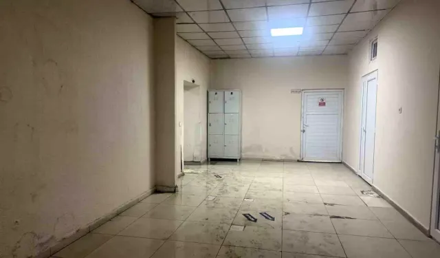 Devlet Hastanesinde Su Sızıntısı: Koridorlar Çamurla Kaplandı