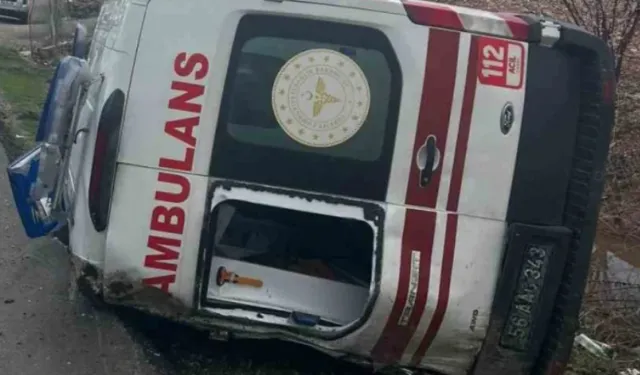 Siirt Kurtalan’da Ambulans Devrildi: Sağlık Personeli Ve Hasta Yaralandı