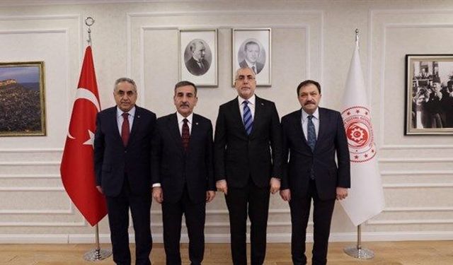 Türkiye Kamu-Sen’den Memur Talepleri: Bayram İkramiyesi ve %15 Vergi