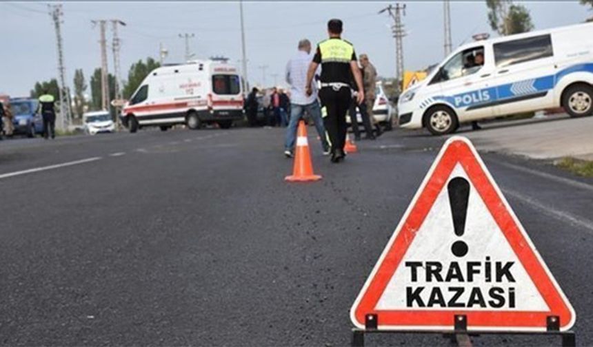 Sivas'ta Devrilen Otomobildeki 3 Sağlık Personeli Yaralandı!