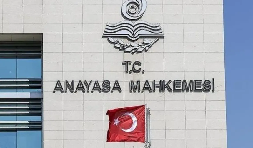 AYM: Amirlerini ve Çalışma Arkadaşlarını Eleştirmeye Ceza Verilmez
