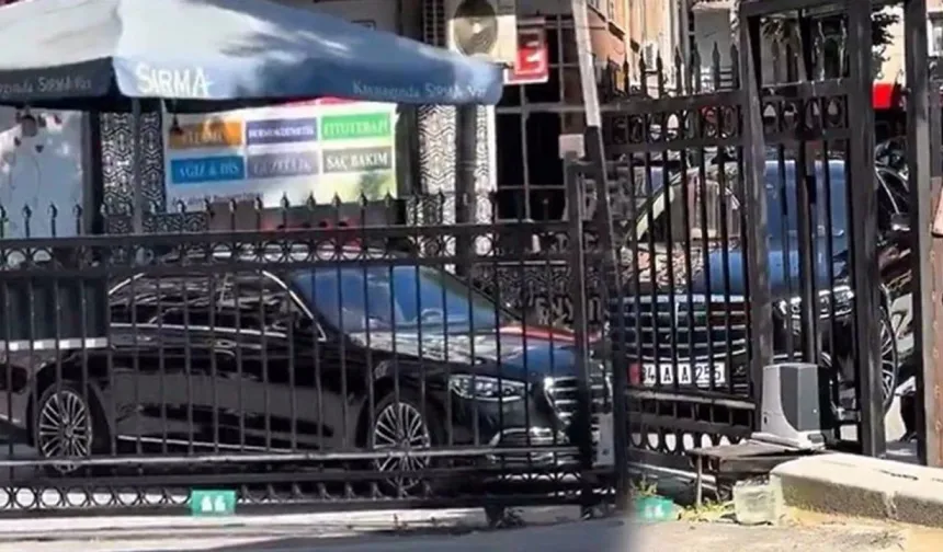 Hastane Otoparkına Girişi İzin Verilmeyen Çakarlı Araç Ambulans Çıkışına Park Etti