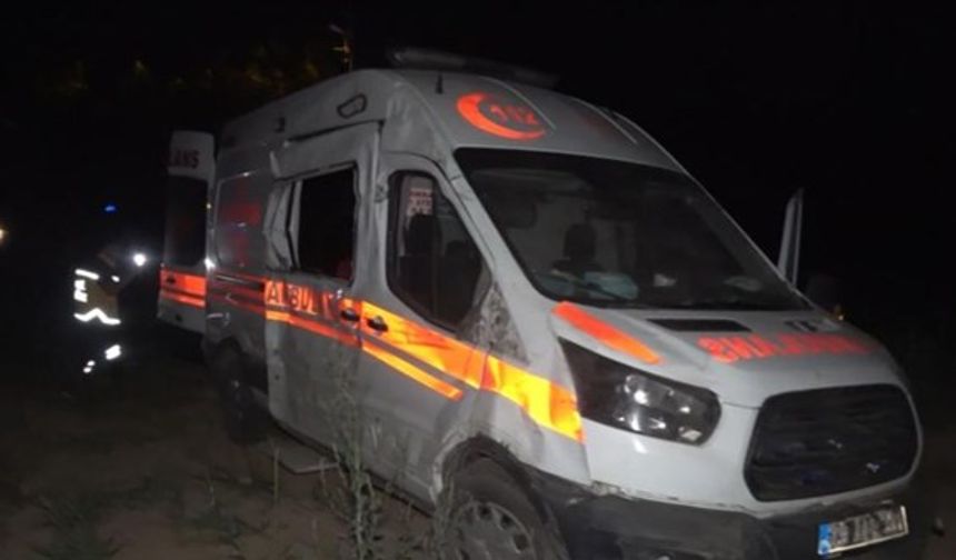 Elazığ'da Ambulans Şarampole Uçtu, Yaralılar Var