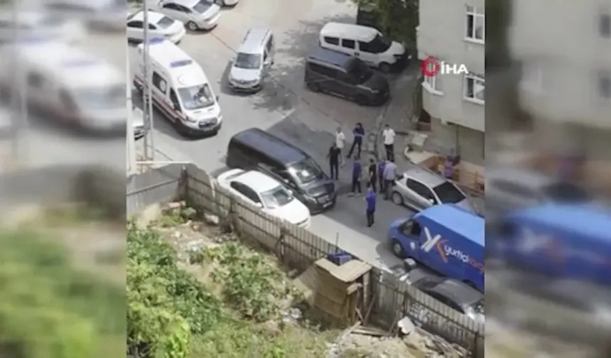 İstanbul'da Sokak Ortasında Çıkan Tartışma Ambulansın Geçişine Engel Oldu