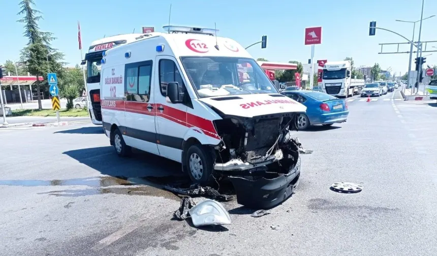Malatya'da Kazaya Giden Ambulans Kaza Yaptı