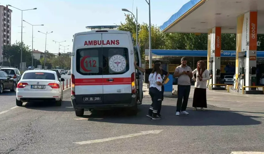 Ambulans Taksi İle Çarpıştı