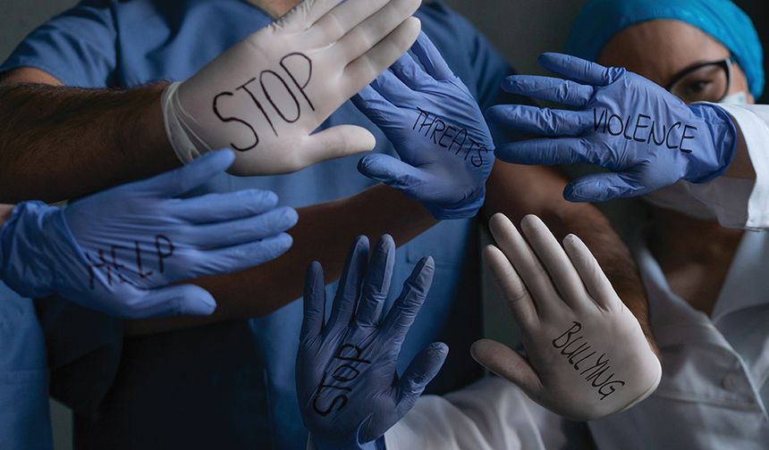 Alanya’da Doktor Şiddeti: Kadın Sağlık Çalışanı Evinde Darp Edildi