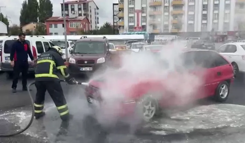 Sivas Numune Hastanesi Otoparkında Araç Alev Aldı