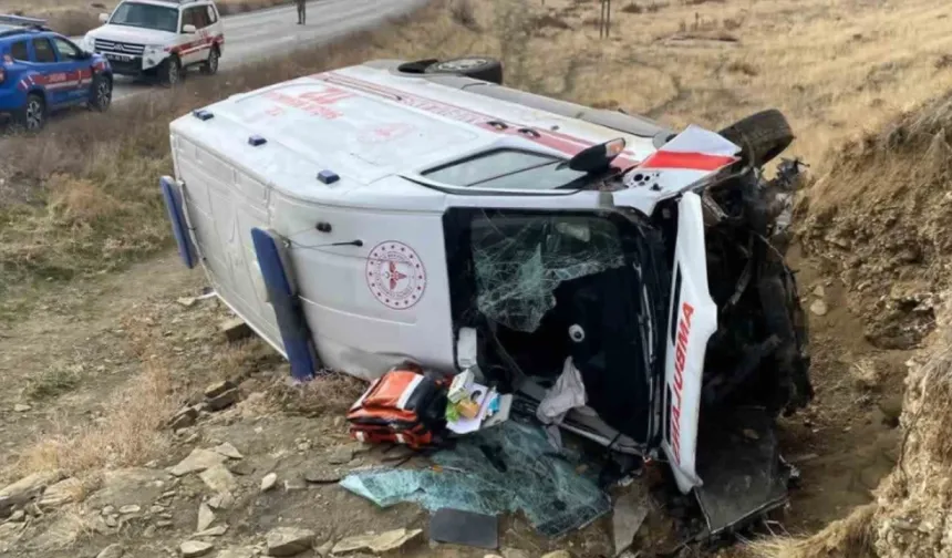 Muş’ta Ambulans Devrildi: 3 Sağlık Personeli Yaralı