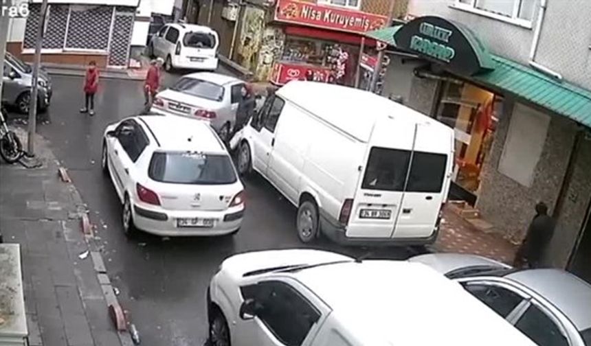 Bayrampaşa’da Minik Eller Ambulansa Yol Açtı
