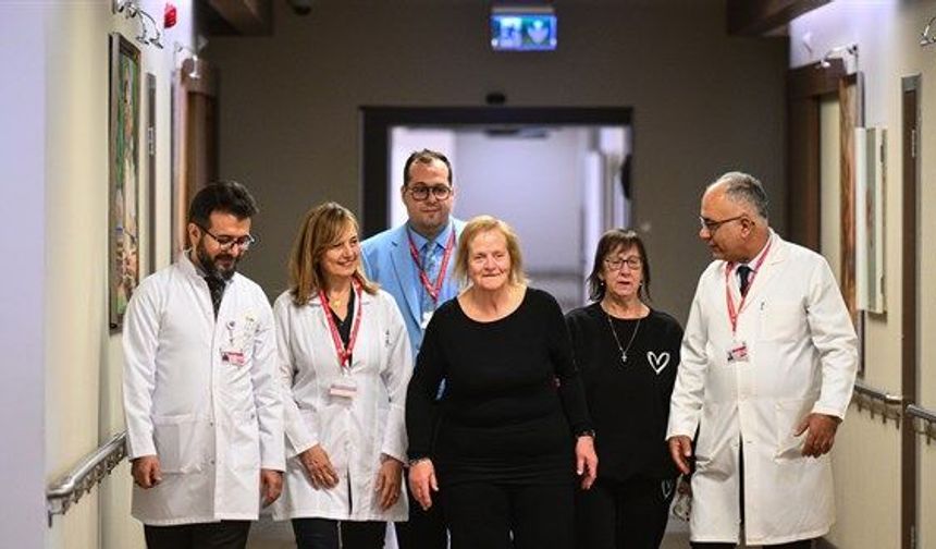 İngiliz Hasta Türkiye’de Yapılan Ameliyatla Yeniden Görmeye Başladı