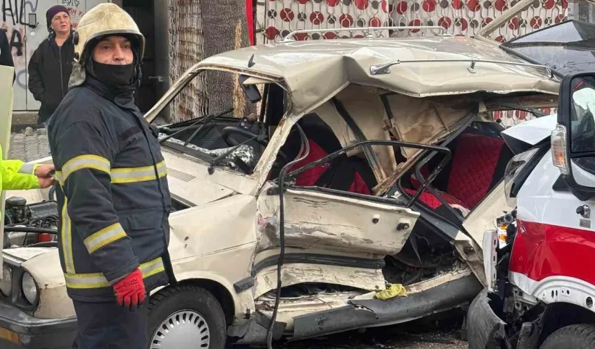 Isparta’da Ambulans İle Otomobil Çarpıştı: İki Yaralı